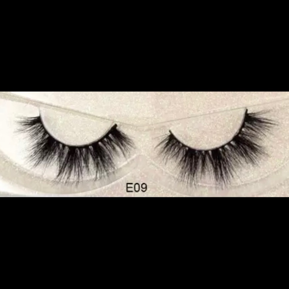 Authentic Mink Lashes 🤎 - Picture 3 of 3
